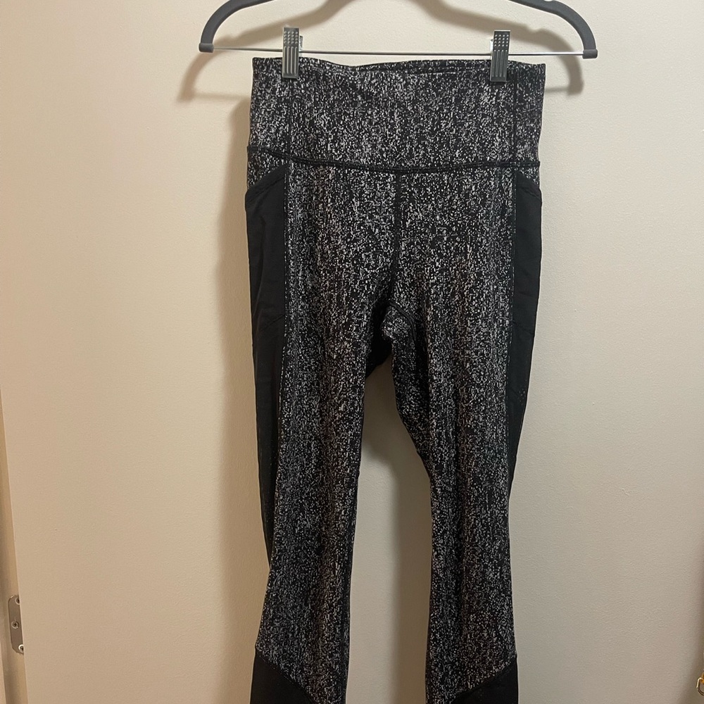 Full length black and white lululemon leggings
